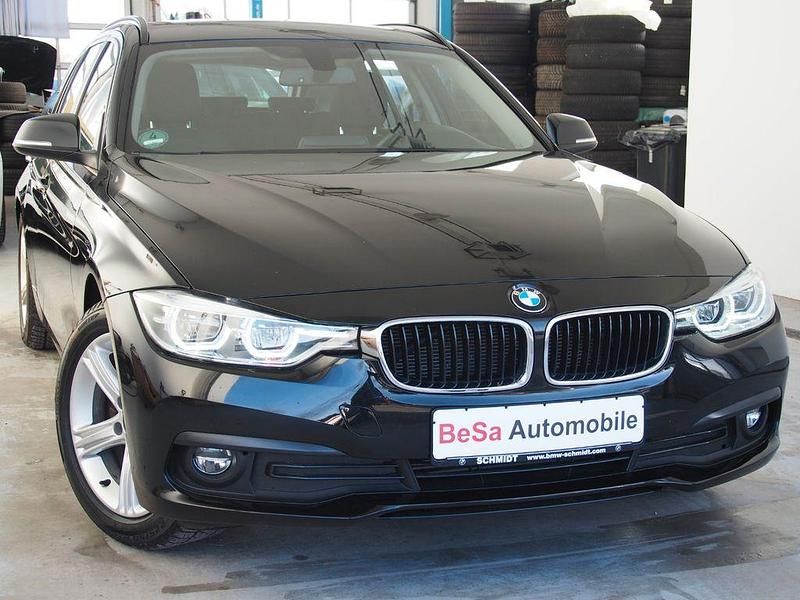 Schwarz Gebraucht 2019 BMW 320 Advantage Kombi | 16.990 € (Guter Preis) - Bild 1/4