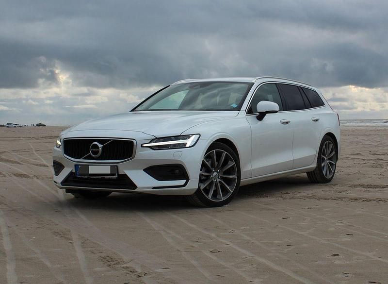 Weiß Gebraucht 2018 Volvo V60 Kombi | 20.000 € (Guter Preis) - Bild 1/4