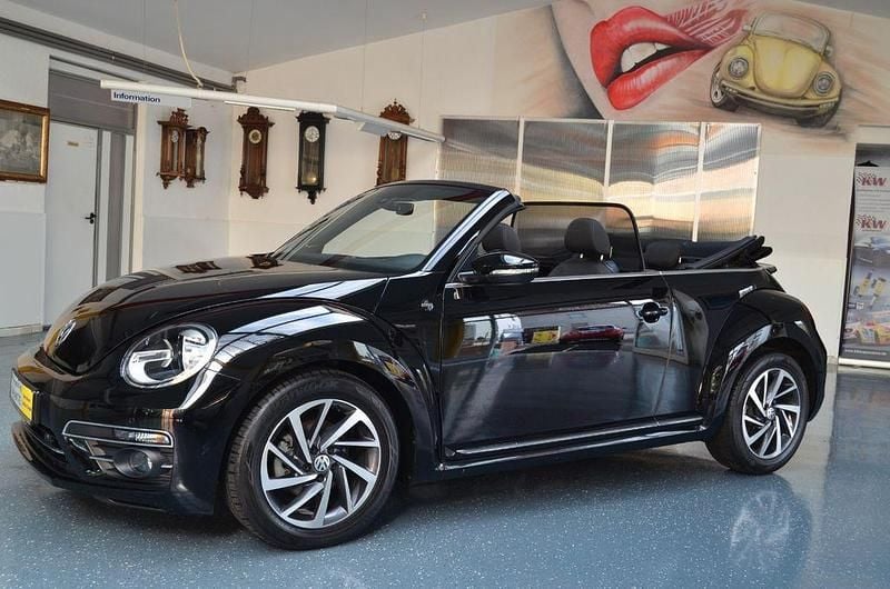 Ebenholzschwarz Gebraucht 2018 VW Beetle Design Cabrio | 18.880 € (Fairer Preis) - Bild 1/4