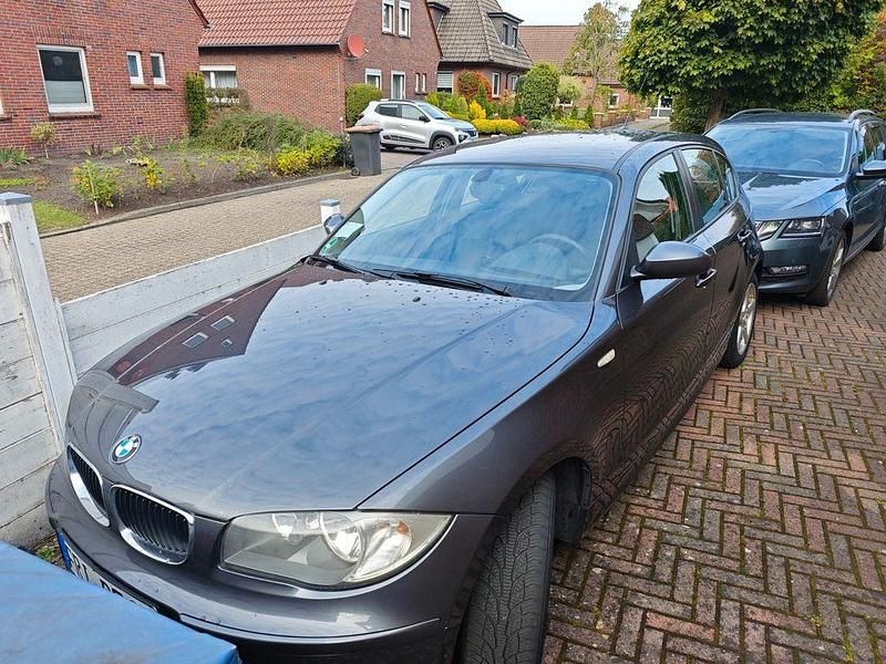 Grau Gebraucht 2007 BMW 118 Kleinwagen | 3.200 € (Guter Preis) - Bild 1/4