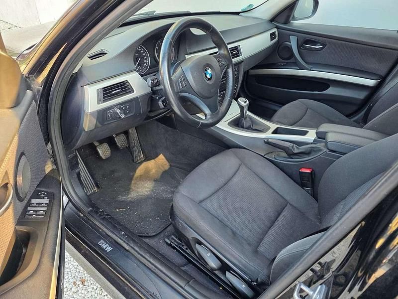 Gebraucht BMW 318 143 PS (105 kW) 2012 Schwarz ii Kombi