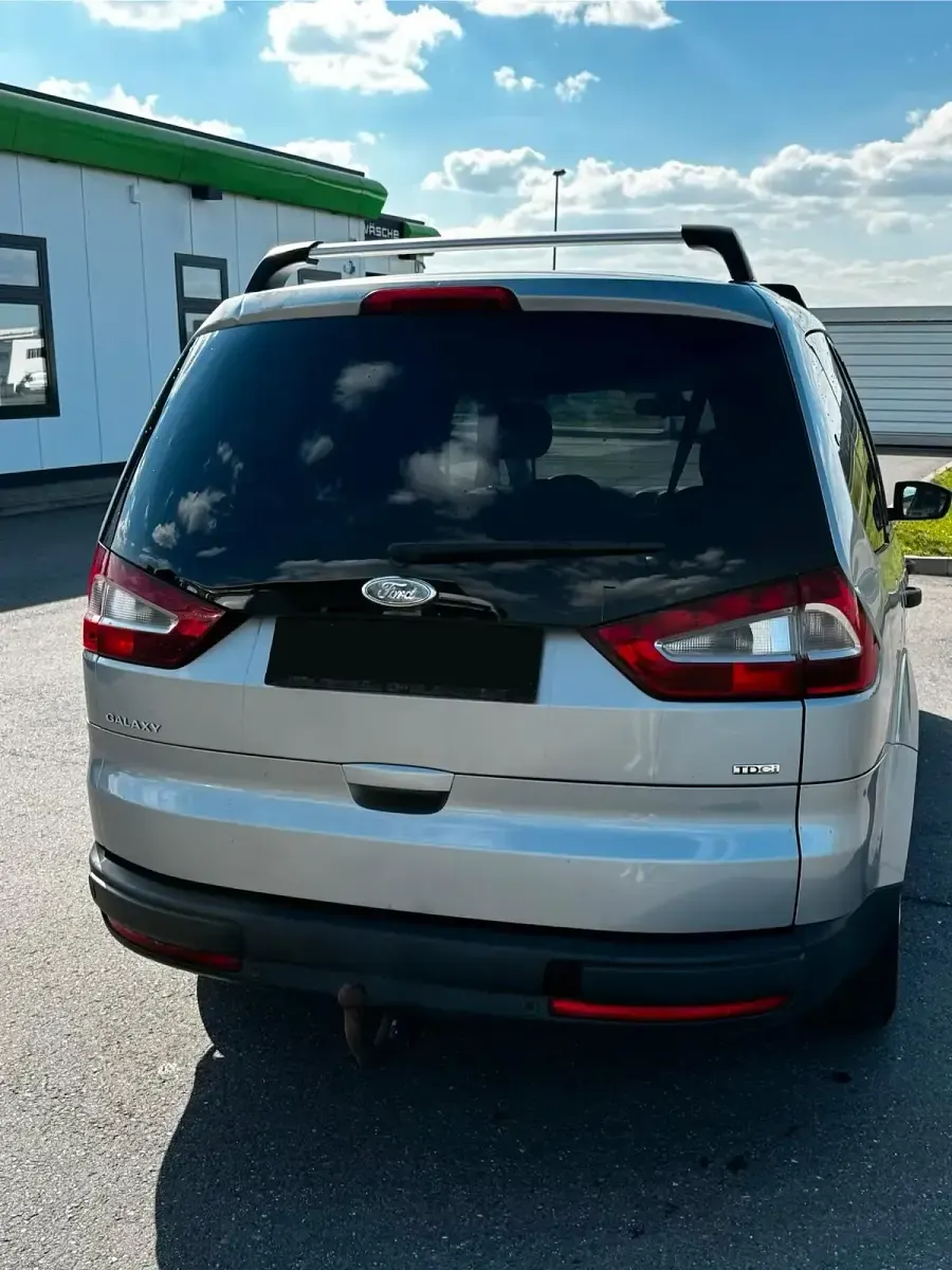 Second-hand Ford Galaxy 140 CP (102 kW) 2009 Argintiu Monovolum