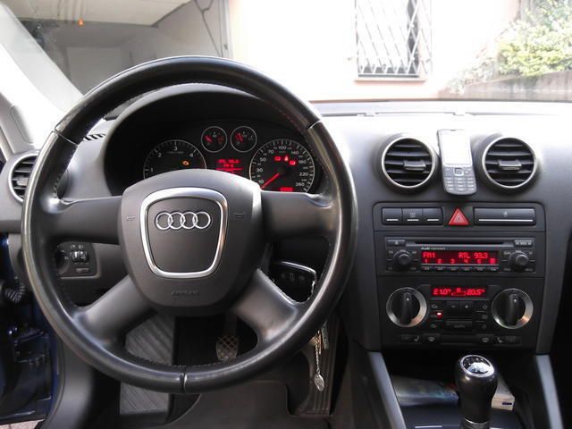Gebraucht Audi A3 Sportback 105 PS (77 kW) 2006 Blau metallic Kleinwagen