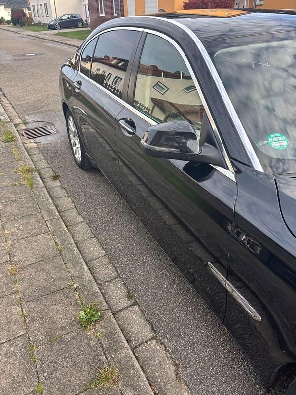 Gebraucht BMW 730L 258 PS (189 kW) 2012 Schwarz Limousine