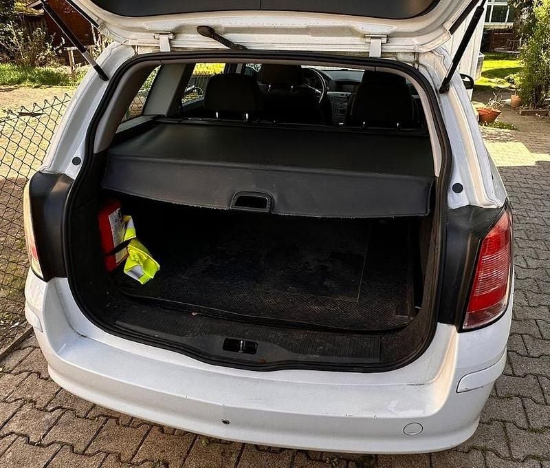 Gebraucht Opel Astra Selection 90 PS (66 kW) 2009 Weiß Limousine