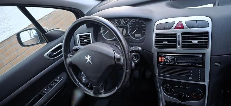 Gebraucht Peugeot 307 110 PS (80 kW) 2003 Limousine