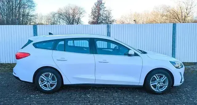 Gebraucht Ford Focus 125 PS (91 kW) 2020 Frostweiß Kombi