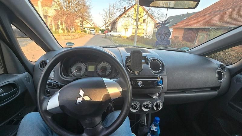 Gebraucht Mitsubishi Colt 75 PS (55 kW) 2009 Andere farben Kleinwagen