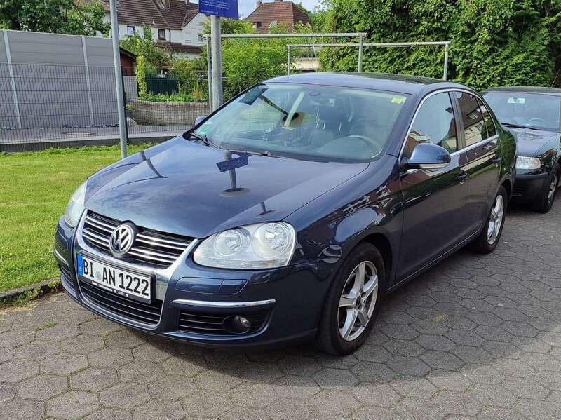Blau Gebraucht 2010 VW Jetta Limousine | 4.350 € (Fairer Preis) - Bild 1/4