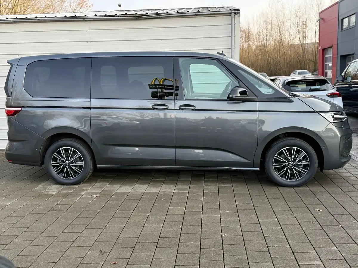 Neu VW Multivan 150 PS (110 kW) 2026 Indiumgrau metallic Van / Kleinbus