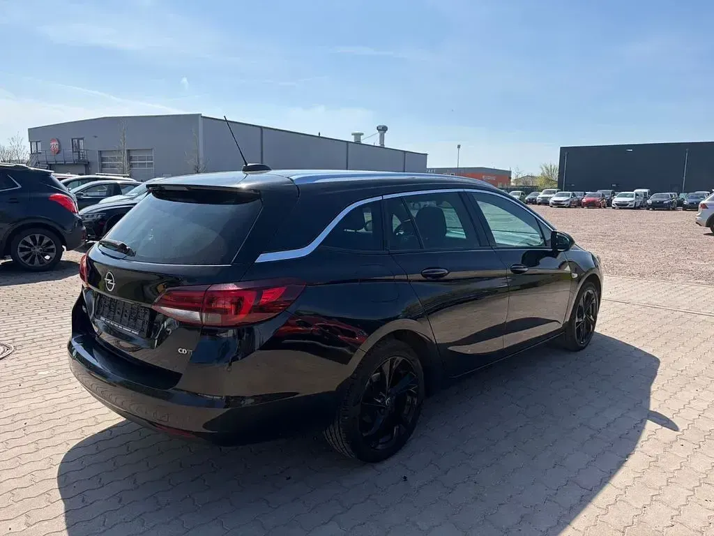 Second-hand Opel Astra Dynamic 110 CP (80 kW) 2016 Negru Break