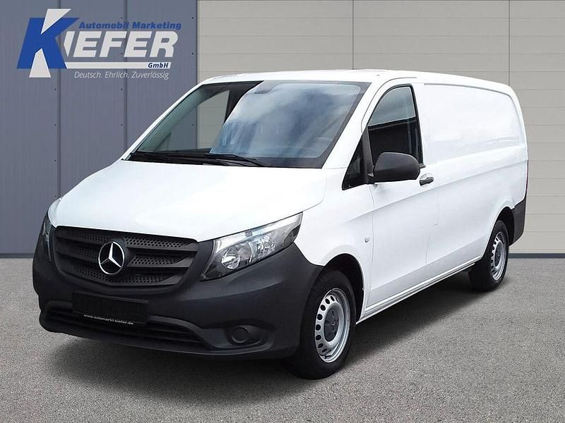 Weiß Gebraucht 2018 Mercedes Vito Van / Kleinbus | 18.802 € (Fairer Preis) - Bild 1/4