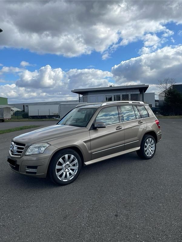 Gold Gebraucht 2010 Mercedes GLK350 SUV | 9.250 € (Fairer Preis) - Bild 1/4