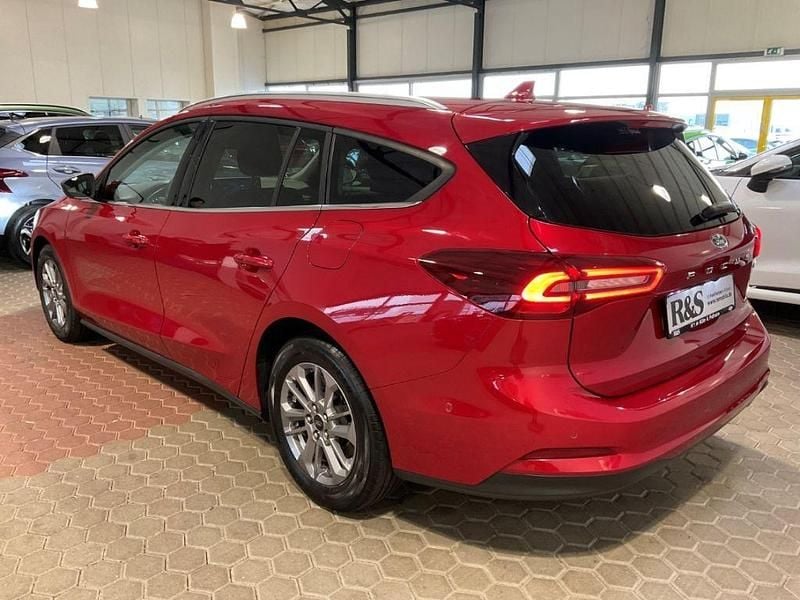 Gebraucht Ford Focus Titanium 155 PS (114 kW) 2022 Rot Kombi