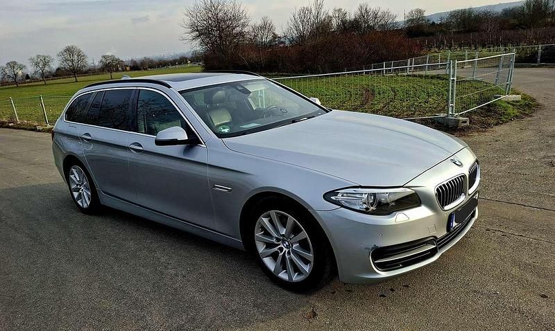 Silber Gebraucht 2013 BMW 520 Luxury Line Kombi | 10.700 € (Fairer Preis) - Bild 1/4
