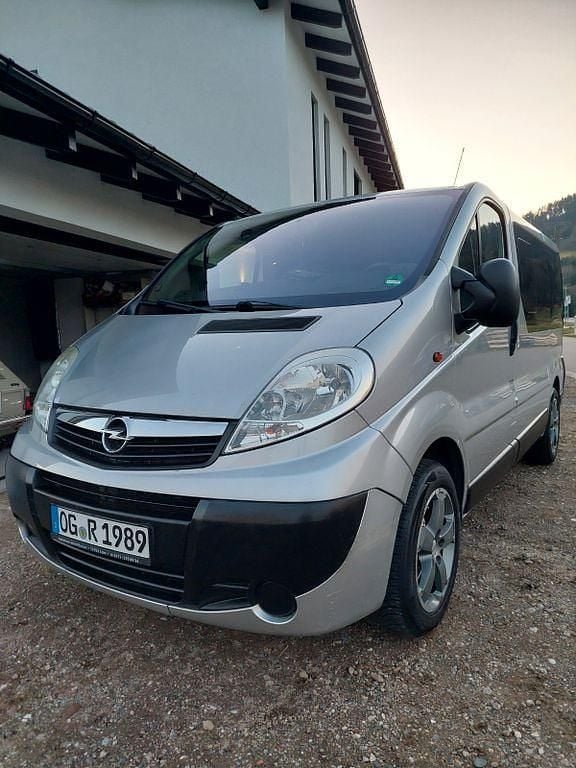 Gebraucht Opel Vivaro 114 PS (83 kW) 2010 Silber Van / Kleinbus