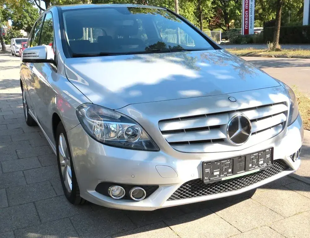 Gebraucht Mercedes B200 136 PS (100 kW) 2013 Silber Kleinwagen