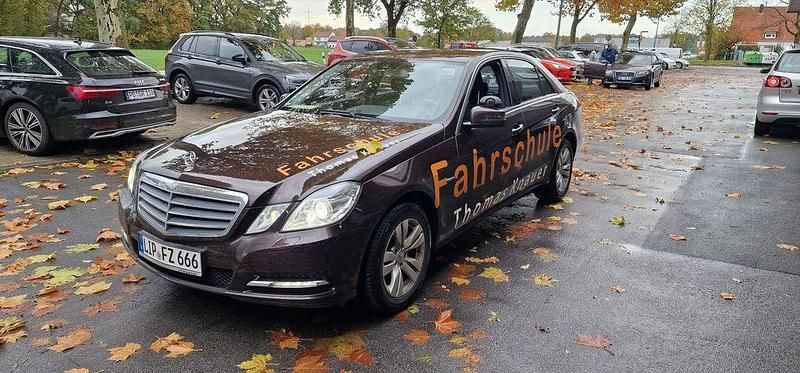 Gebraucht Mercedes E200 184 PS (135 kW) 2010 Braun Limousine