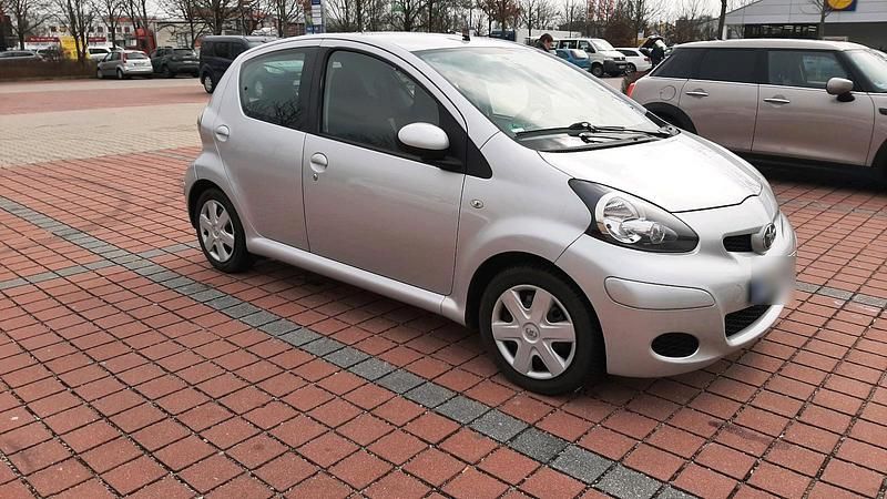 Gebraucht Toyota Aygo 68 PS (50 kW) 2009 Grau Kleinwagen
