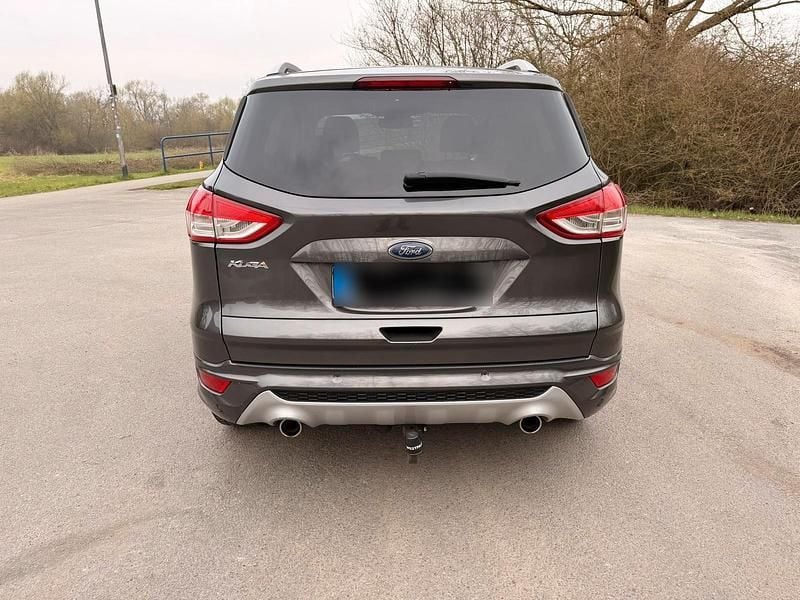 Gebraucht Ford Kuga Titanium 179 PS (131 kW) 2016 Grau SUV