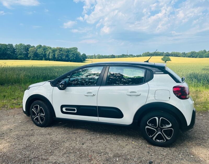 Weiß Gebraucht 2021 Citroën C3 PureTech Kleinwagen | 11.300 € (Guter Preis) - Bild 1/4