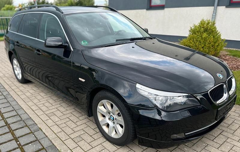 Saphirschwarz Gebraucht 2009 BMW 520 Kombi | 6.470 € (Etwas zu teuer) - Bild 1/4