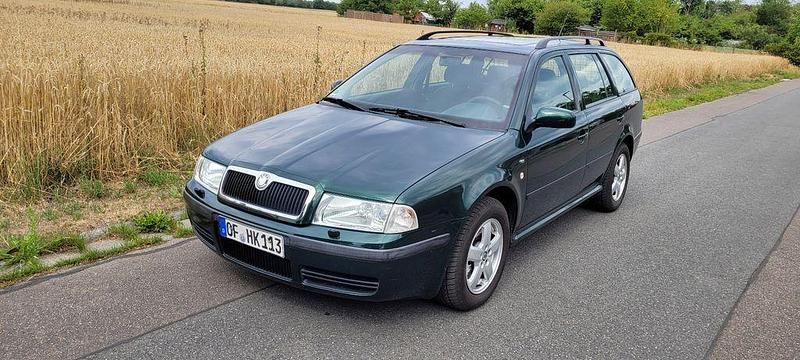 Grün Gebraucht 2001 Skoda Octavia Elegance Kombi | 1.950 € (Fairer Preis) - Bild 1/4