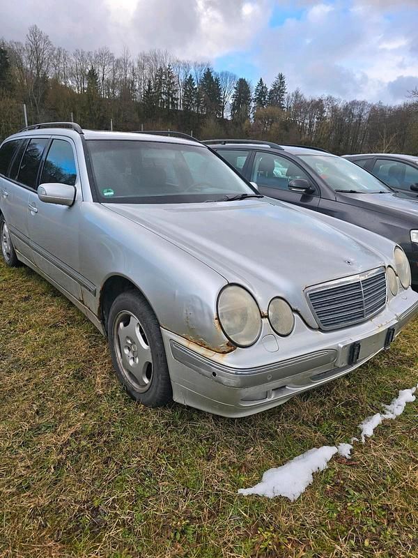 Gebraucht Mercedes E280 204 PS (150 kW) 2002 Silber Kombi
