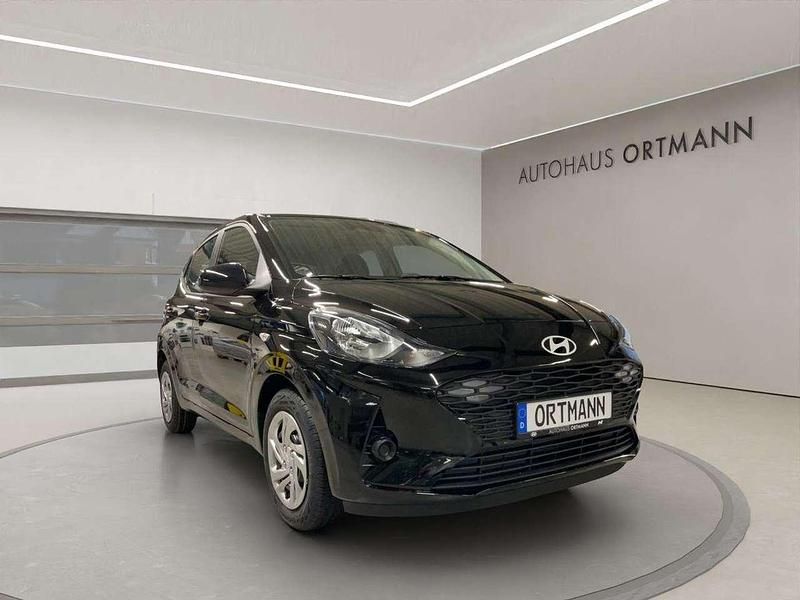 Gebraucht Hyundai i10 Select 63 PS (46 kW) 2025 Phantom black / met Kleinwagen