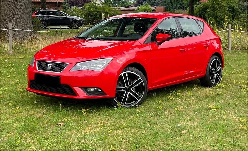 Rot Gebraucht 2013 Seat Leon Kleinwagen | 6.500 € - Bild 1/4