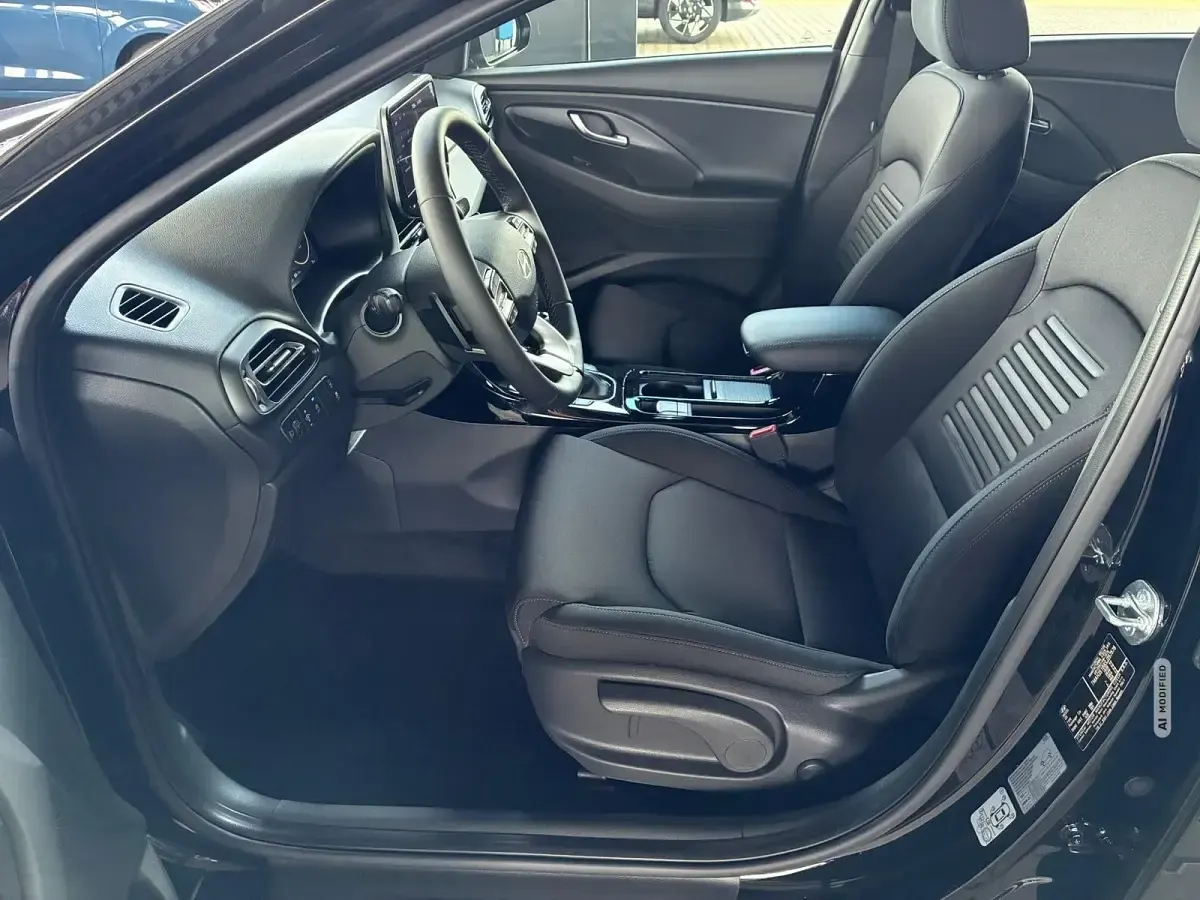Neu Hyundai i30 Comfort 101 PS (74 kW) 2025 Silber metallic
