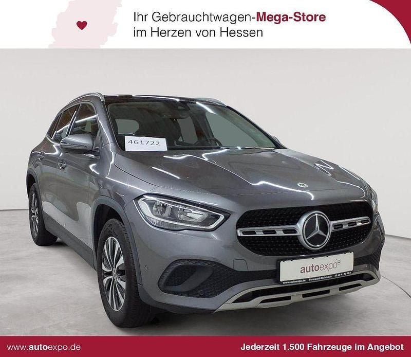 Mountaingrau metallic Gebraucht 2021 Mercedes GLA200 Style SUV | 25.690 € (Superpreis) - Bild 1/4