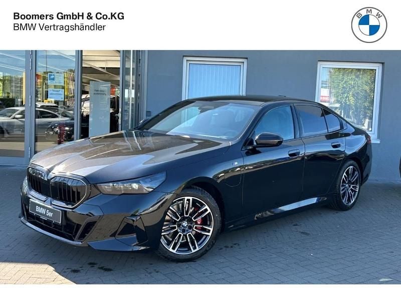 Schwarz Neu 2025 BMW 530e M Sport Limousine | 69.980 € (Fairer Preis) - Bild 1/4