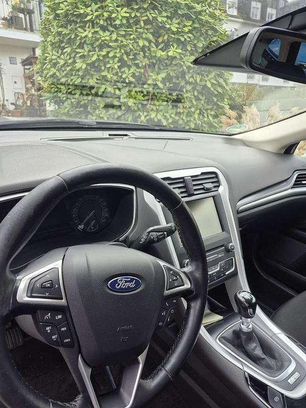 Gebraucht Ford Mondeo Titanium 160 PS (117 kW) 2015 Grau Kombi