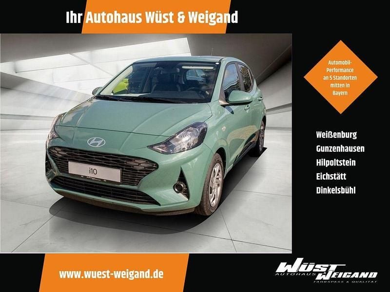 Grün Neu 2025 Hyundai i10 Select Kleinwagen | 15.670 € (Fairer Preis) - Bild 1/4