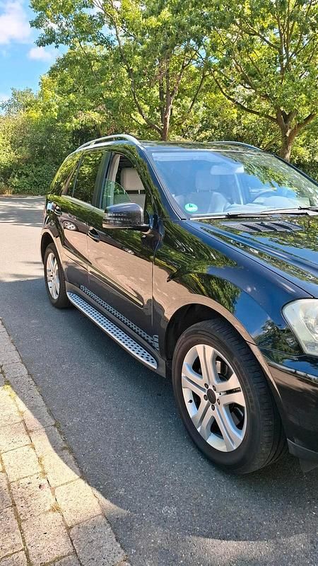 Gebraucht Mercedes ML350 231 PS (169 kW) 2010 Schwarz SUV