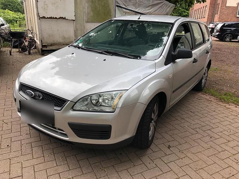 Silber Gebraucht 2005 Ford Focus Kombi | 290 € (Superpreis) - Bild 1/4