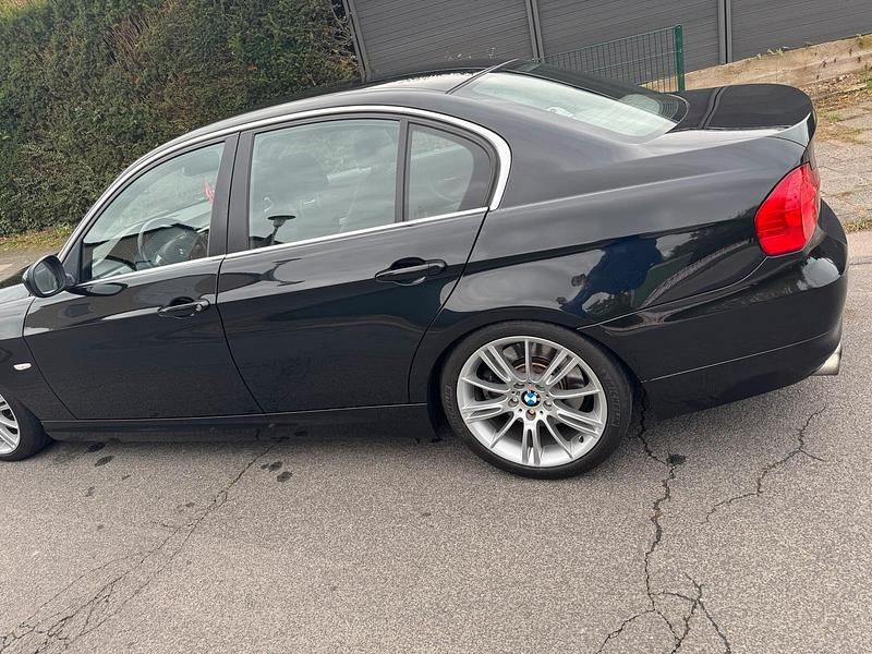 Second-hand BMW 330 272 CP (200 kW) 2009 Negru Berlinǎ