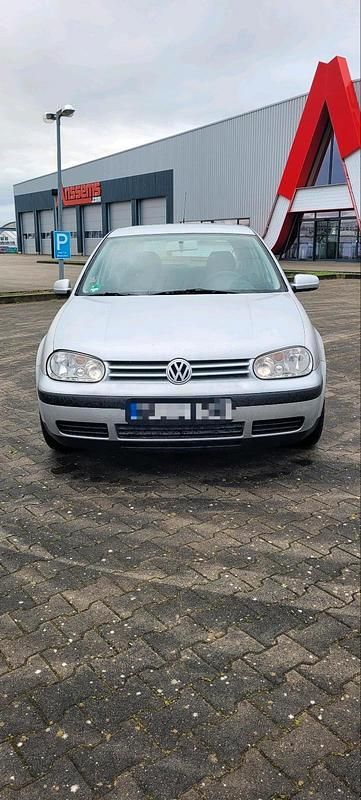 Silber Gebraucht 2000 VW Golf IV Kleinwagen | 450 € (Superpreis) - Bild 1/4