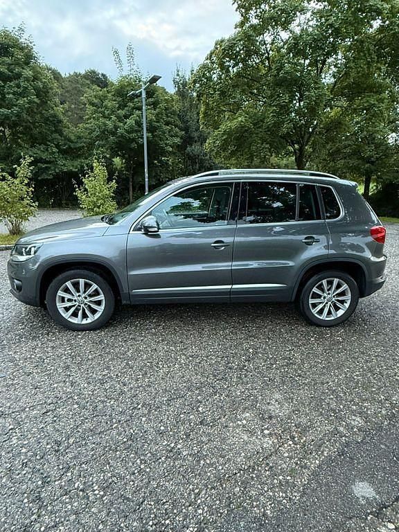 Grau Gebraucht 2011 VW Tiguan Sportline SUV | 11.000 € (Fairer Preis) - Bild 1/4
