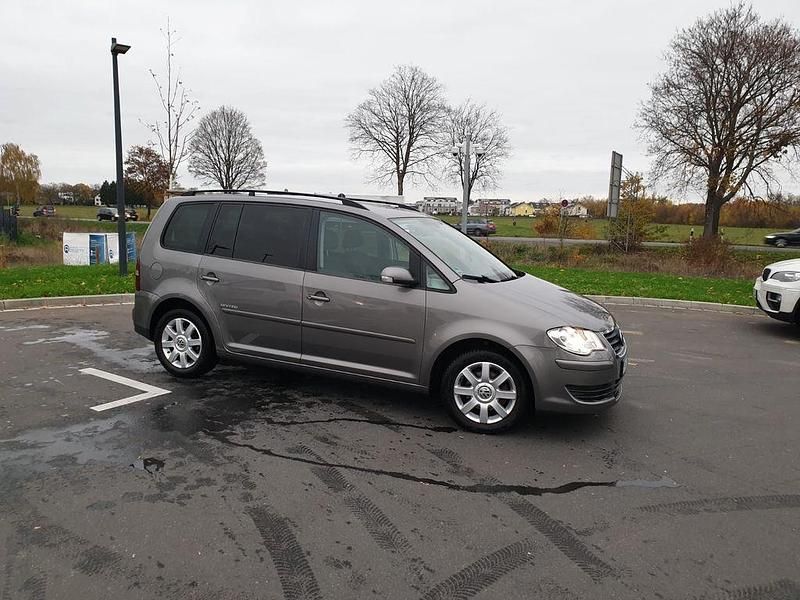 Gebraucht VW Touran 102 PS (75 kW) 2008 Braun Van / Kleinbus