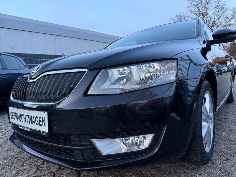 Schwarz Gebraucht 2016 Skoda Octavia Kombi | 5.990 € (Fairer Preis) - Bild 1/4
