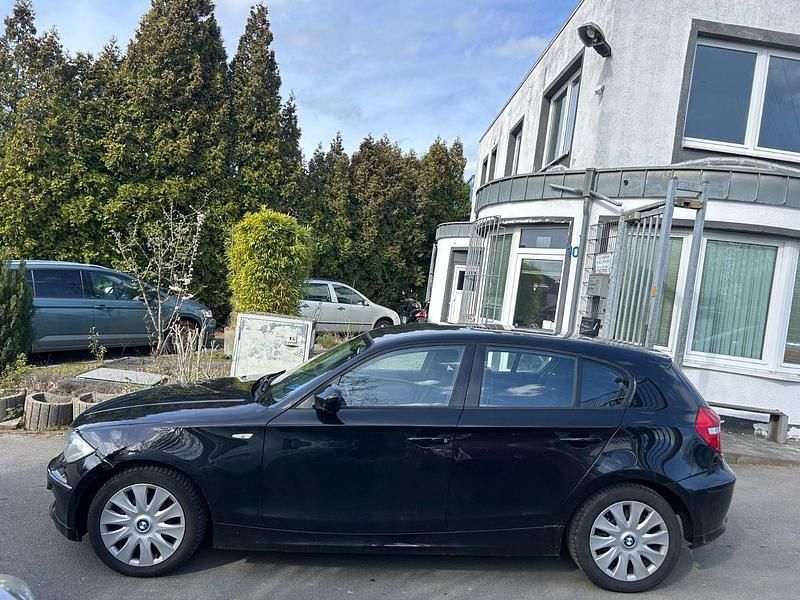 Gebraucht BMW 118 Advantage 143 PS (105 kW) 2011 Schwarz Kleinwagen