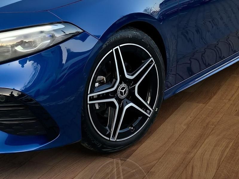 Gebraucht Mercedes A200 AMG 163 PS (119 kW) 2024 Blau Limousine