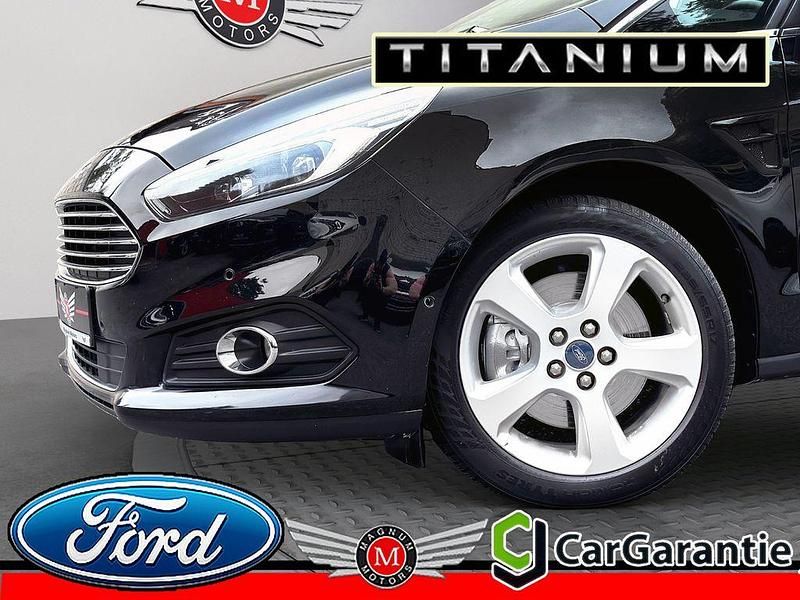 Schwarz Gebraucht 2017 Ford S-MAX Titanium Van / Kleinbus | 14.990 € (Guter Preis) - Bild 1/4