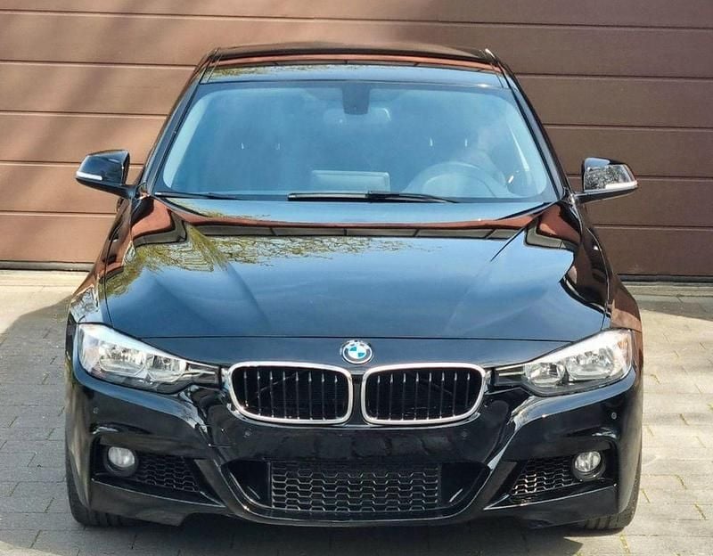 Gebraucht BMW 330 Sport Line 252 PS (185 kW) 2017 Schwarz Limousine