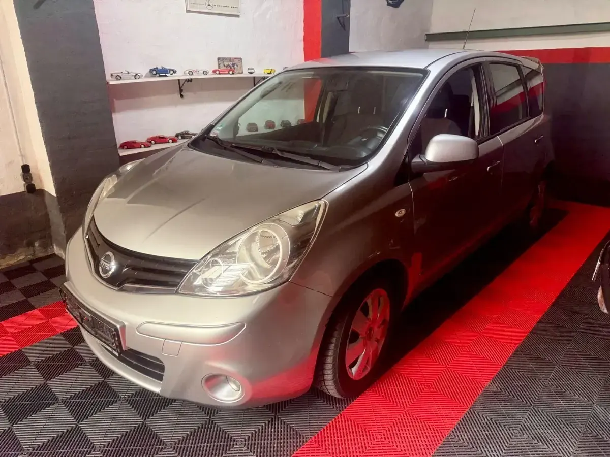 Gebraucht Nissan Note Acenta 88 PS (64 kW) 2011 Silber Kleinwagen