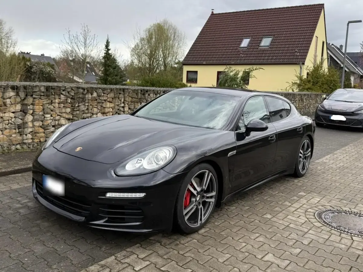 Second-hand Porsche Panamera 250 CP (183 kW) 2013 Negru Hatchback