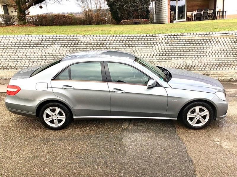 Gebraucht Mercedes E220 170 PS (125 kW) 2009 Silber Limousine