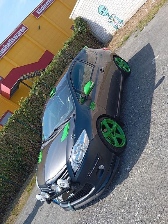 Grau Gebraucht 2012 Toyota Auris Design Limousine | 5.300 € (Guter Preis) - Bild 1/4